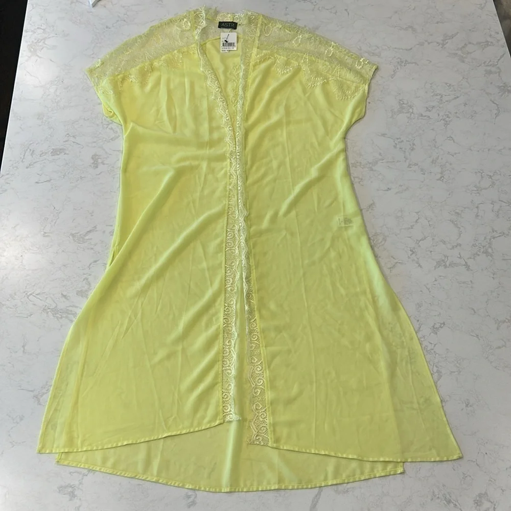ASTR The Label Citrus Yellow Kimono Women’s Size Medium NWT